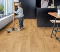 quick-step-dab-jesienny-miodowy-prosta-cieplepodlogi-3.webp