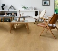 panele-winylowe-quick-step-liv-Dąb satynowy średni naturalny-cieple-podlogi-4.jpg